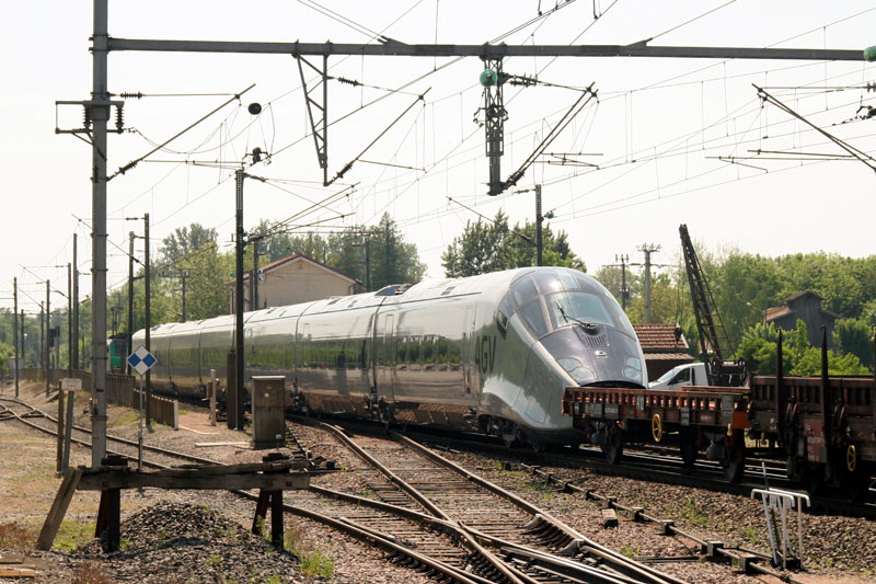 Enfin des photos de la rame AGV Pégase d'Alstom. Agv7