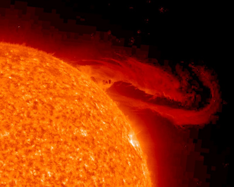 STEREO OBSERVE LE SOLEIL SOUS TOUTES SES COUTURES... Sunprominence_304erupt_crop800