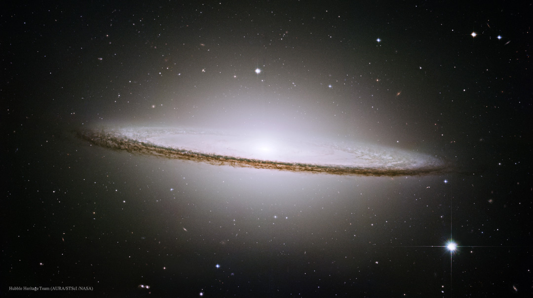 007 - APOD - SRPANJ 2015. Sombrero_hubble_1080