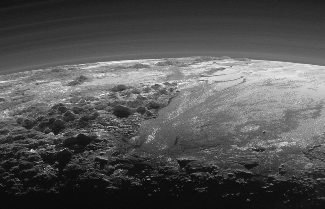 009 - APOD - RUJAN - 2015. Nh-apluto-mountains-plains-9-17-15