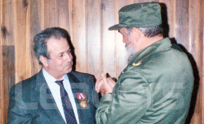 فاروق القدومي "أبو اللطف" : المشاكس الذي لا يمكن الاستغناء عنه Fidel%20castro