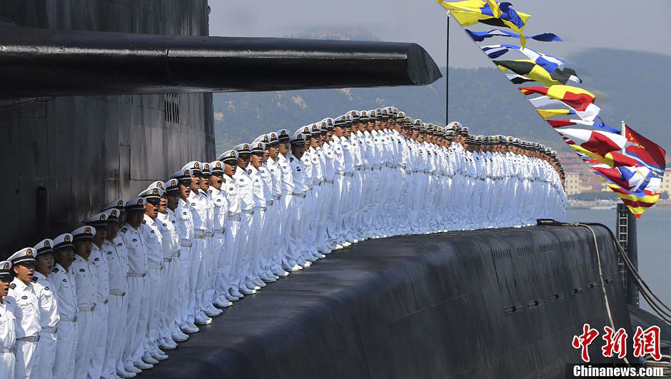 صور عن وحدة الغواصة النووية للقوات البحرية الصينية F201310281215527826326298