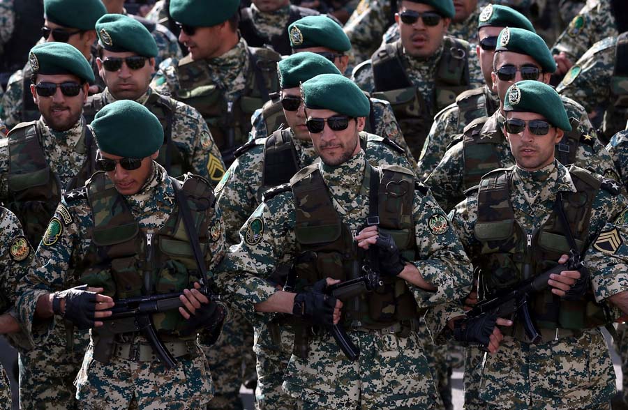 مناسبة يوم الجيش الايراني F201404191432166883308228