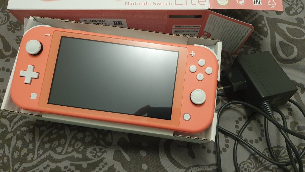 [VDS] Nintendo Switch Lite Corail + chargeur - Comme neuve Lite3