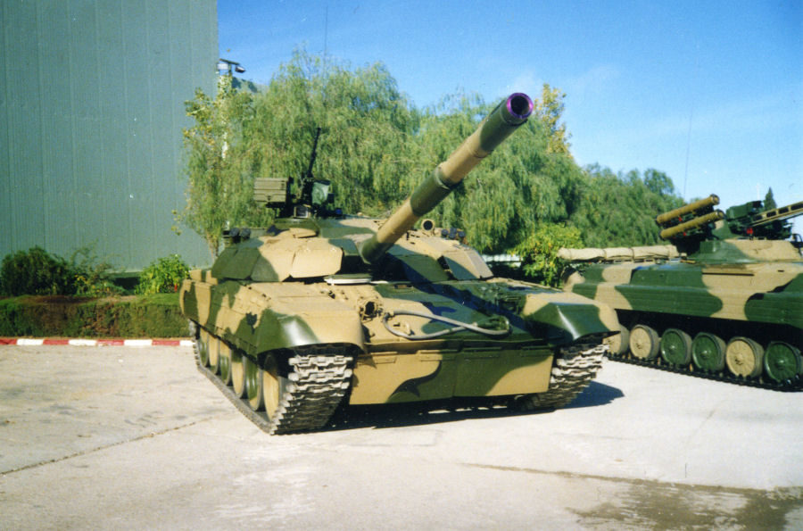 T-72 تطويراتها و أنواعها و كيفية التفريق بينها T72amg_03