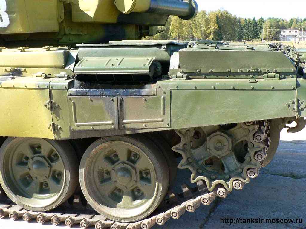 دبابه القتال الرئيسيه T-72  T-90.13110