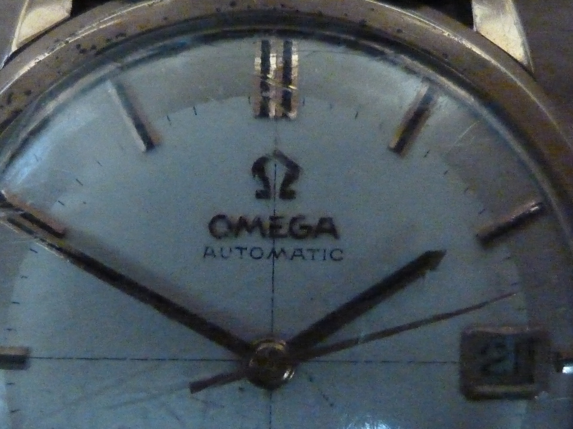  [Le TOPIC des demandes d'IDENTIFICATION et RENSEIGNEMENTS de montres est ICI] - Page 20 Omega%20004