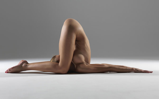 (Khăn Mollis với ĐÀN BÀ ĐẸP) - Bộ ảnh nude YOGA thú vị! 9wNub