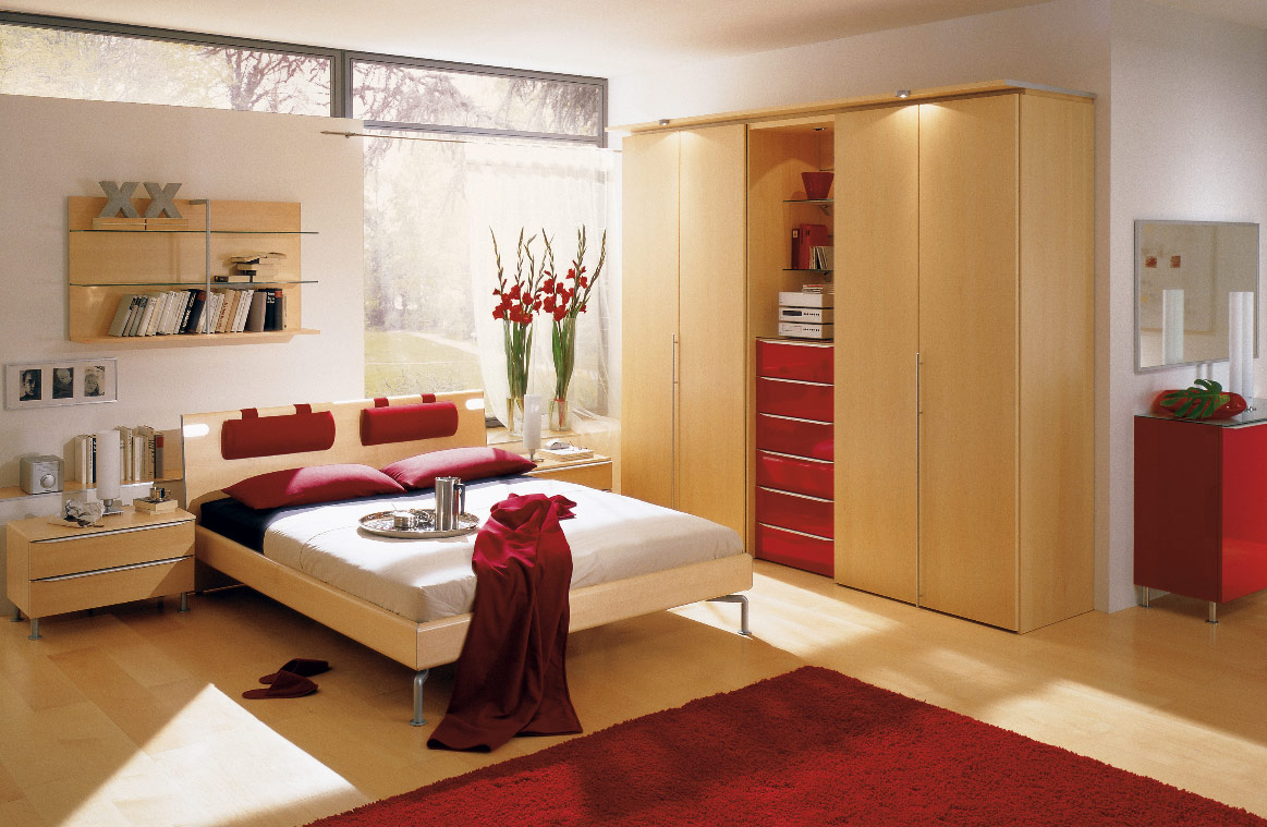 Дворецът на Хертофили Red-and-wood-bedroom