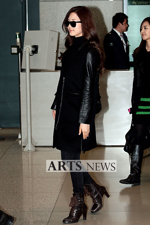 [PIC][13-01-2012]SNSD @ Incheon Airport! 2799_L_1326437843