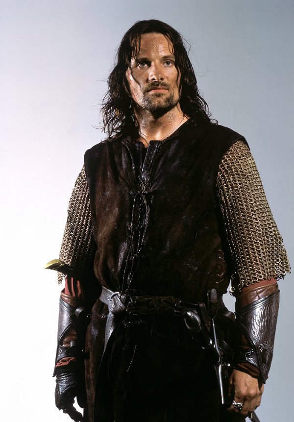 Oddities, curiousities and strangness in history - Page 36 Aragorn_armor_3