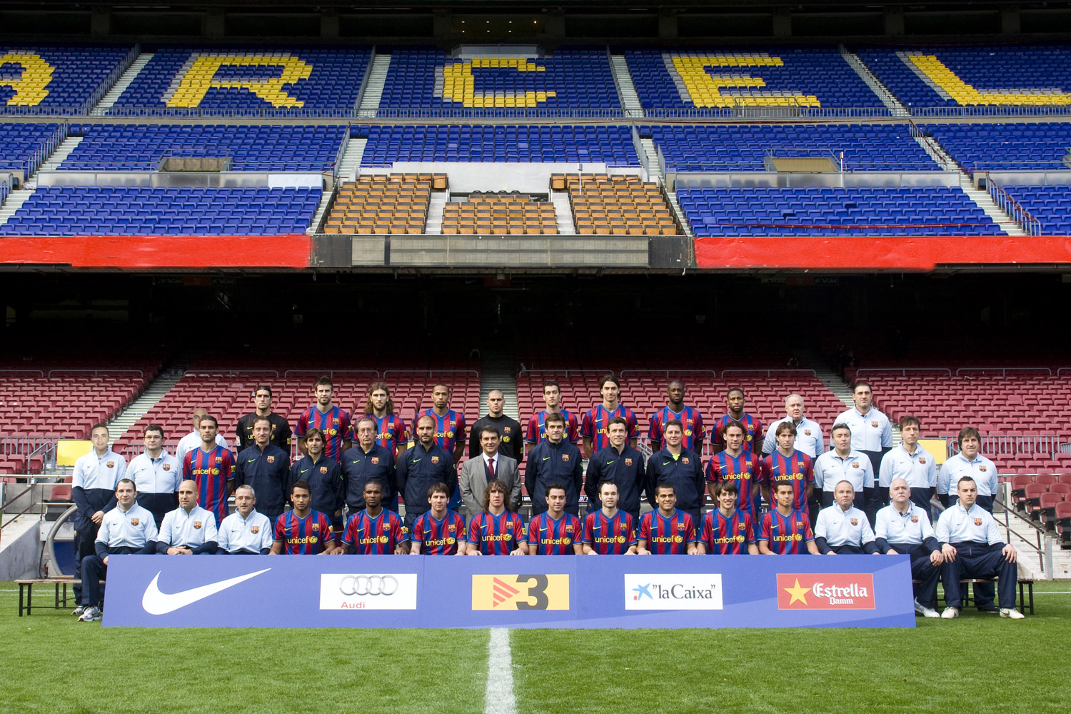 Hilo del FC Barcelona Plantilla_futbol_oficial_09_10
