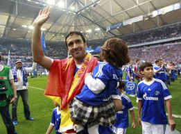 Homenaje del Schalke a Raúl 1374856333_237005_1374856446_noticia_normal