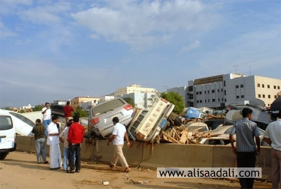 جدة تـئـن في صور Jed12