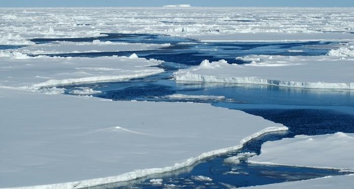 ما هو النهر الجليدى؟ وكيف يتحرك؟ Glacier-700x375