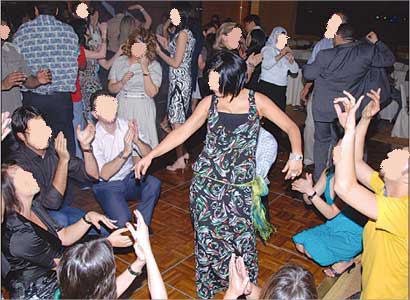 حفلات رقص ماجنة بمقاهي شارع الجامعة في ارب Imgid121242