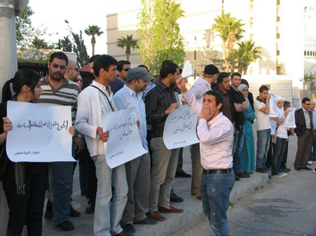 متظاهرون يتضامنون مع معتقلي الحراك .. صور  156005c5baf40ff51a327f1c34f2975b123456789101112131415161718192021222324252627282930313233343536373839404142434445464748