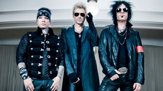 SIXX A.M: Prayers For The Damned Vol I & II (2016-2017) Sixxamband2015newjuly_638