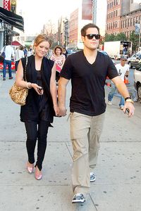 Hilary Duff and Mike Comrie/     Nhl_g_hdmc_200