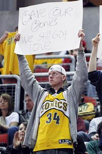 Playoffs 2000 - West semi finals : Sonics (2) / Suns (6) Nba_ap_sonics_fan_200