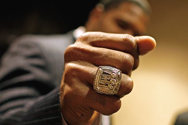 Bling Bling Nfl_a_strahan_600