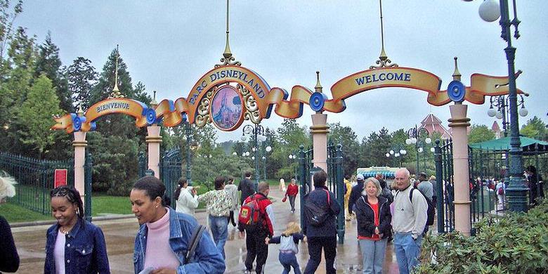 Pesta Kelulusan, Pangeran Saudi Sewa Disneyland Paris Tiga Hari 2130527-pintu-masuk-disneyland-paris-620X310