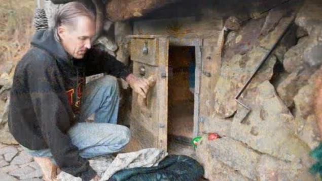 Oregon ‘hobbit hole’ dweller lives the simple life on $5,000 a year  Hobbit17n-4-web