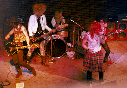 1985.06.06 - The Troubadour, Los Angeles, USA 005_gnr_1985
