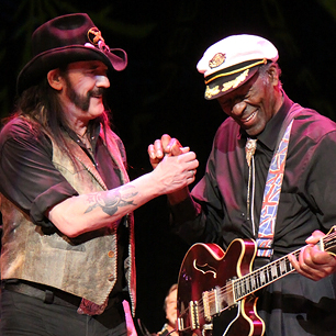 ¿Tras Lemmy quien queda? - Página 2 20121105-lemmy-chuck-berry-306x306-1352141865