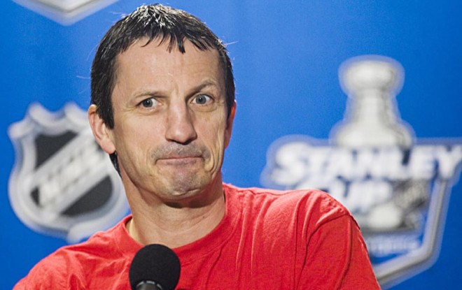 Guy Carbonneau: "Je suis disponible pour coacher votre équipe les gars! Je vais aider le moral de vos troupes!" Carbo_asg_presser