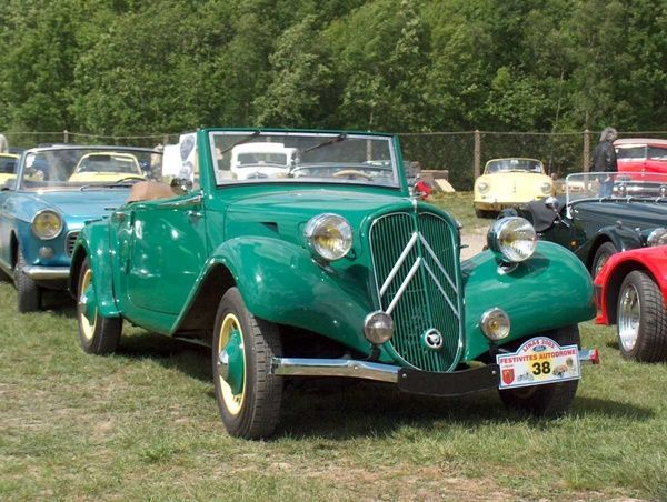 saint -  47 : MONGAILLARD + 82 : SAINT LOUP  Citroen-traction-avant-cabriolet