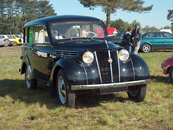 "Paris, Métro Auteuil (1920)."+autres ..... Voiture-renault-juva4