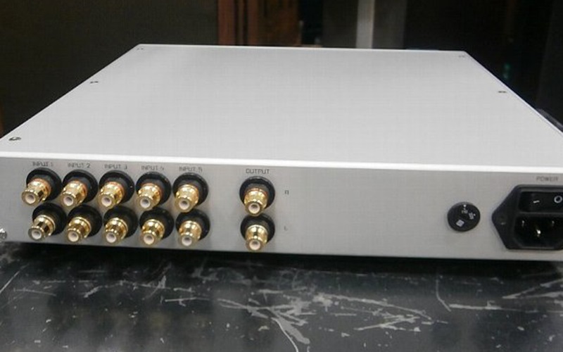 Giới thiệu Goldmund Metis 2 Pre-amplifier thiết bị âm thanh cao cấp Goldmund-metis-2-pre-amplifier-2