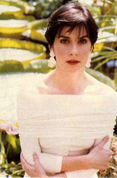 Enya:le chant du loup + biographie 3197029301_1_2_GjSjnWJW