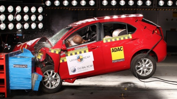 Todos los videos y resultados de las pruebas de choque LatinNCAP 2012 LatinNCAP20123-600x338