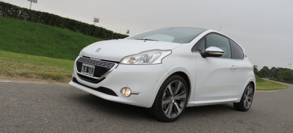 Enquanto isso, na Argentina... - Página 18 Garage-autoblog-peugeot-208-xy-1-600x273