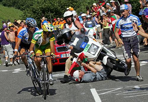 Imagens - Página 3 Cycling-tdf2005-accident-44