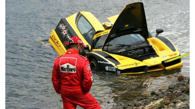 Un Ferrari Enzo cae en el Océano Atlántico NAZ_77cc78feb16e44bfaf432f4515382891