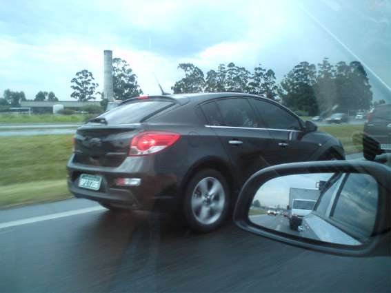 Lá vem mais uma bizarrice da Chevrolet. - Página 2 Cruze-1