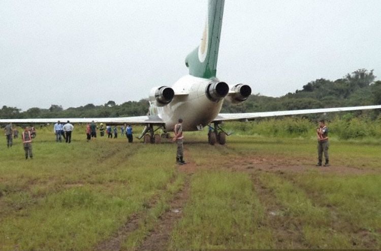 [Brasil] Incident: Rio Cargo B722 at Porto Velho on Mar 5th 2013, runway excursion Rio_cargo_b722_pr-iod_puerto_velho_130305_1