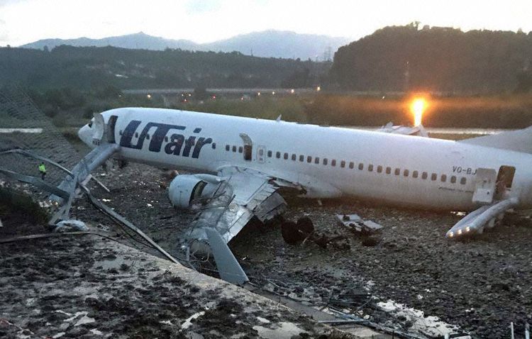 Incidents / Accidents graves - Page 19 Utair_b738_vq-bji_sochi_180901_1