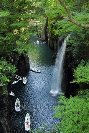   صور السياحة في اليابان Takachiho-by-evan-pike