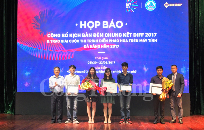 Đà Nẵng trao giải cuộc thi trình diễn pháo hoa trên máy tính năm 2017 250252b049a68335a515706e91202279_Ynh1_copy