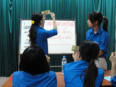 Đoàn thanh niên tổ chức học tập chuyên đề “Tiền Việt Nam và cách nhận biết” Doan-vien-nhan-biet-tien-th