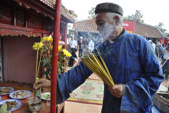 Tri ân những hùng binh Hoàng Sa Images336217__DSC0570