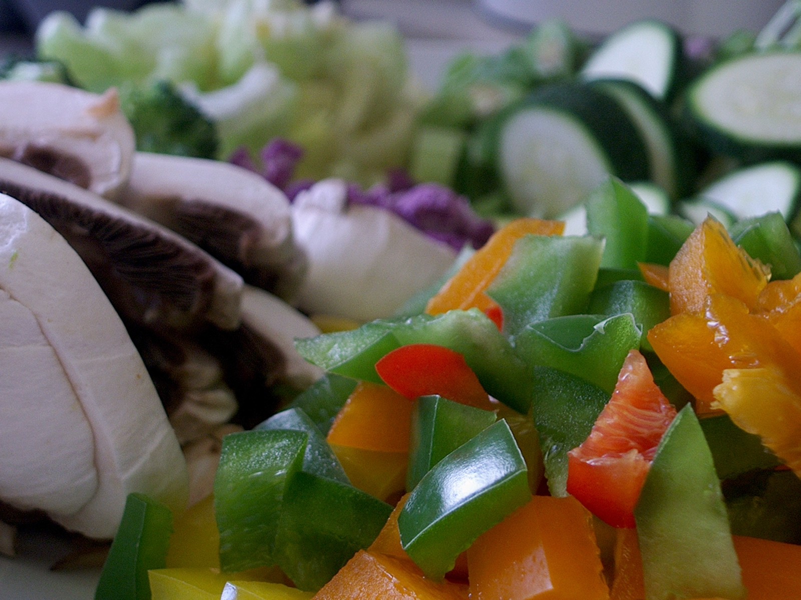 دور الخضروات والفواكه في الوقاية من امراض السرطان Chopped_Vegetables