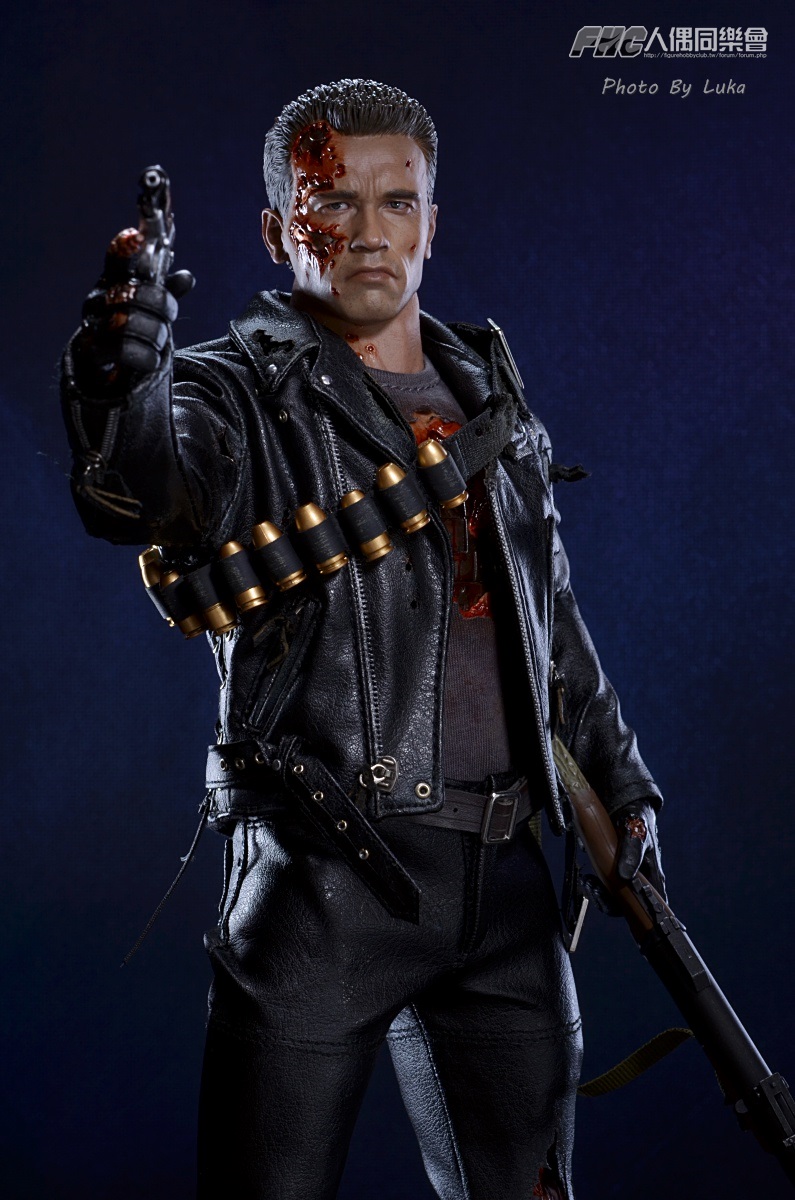 [HOT TOYS] DX13 Terminator 2 T-800 - 1/6 scale BATTLE DAMAGED - Página 38 144323vld7n77960jzsp0n