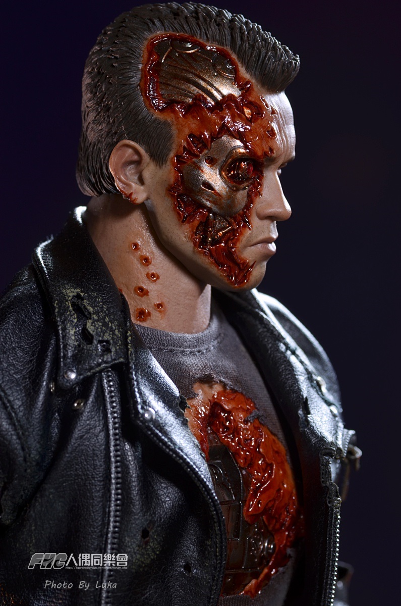 [HOT TOYS] DX13 Terminator 2 T-800 - 1/6 scale BATTLE DAMAGED - Página 38 144436baif2b6ihctggiee