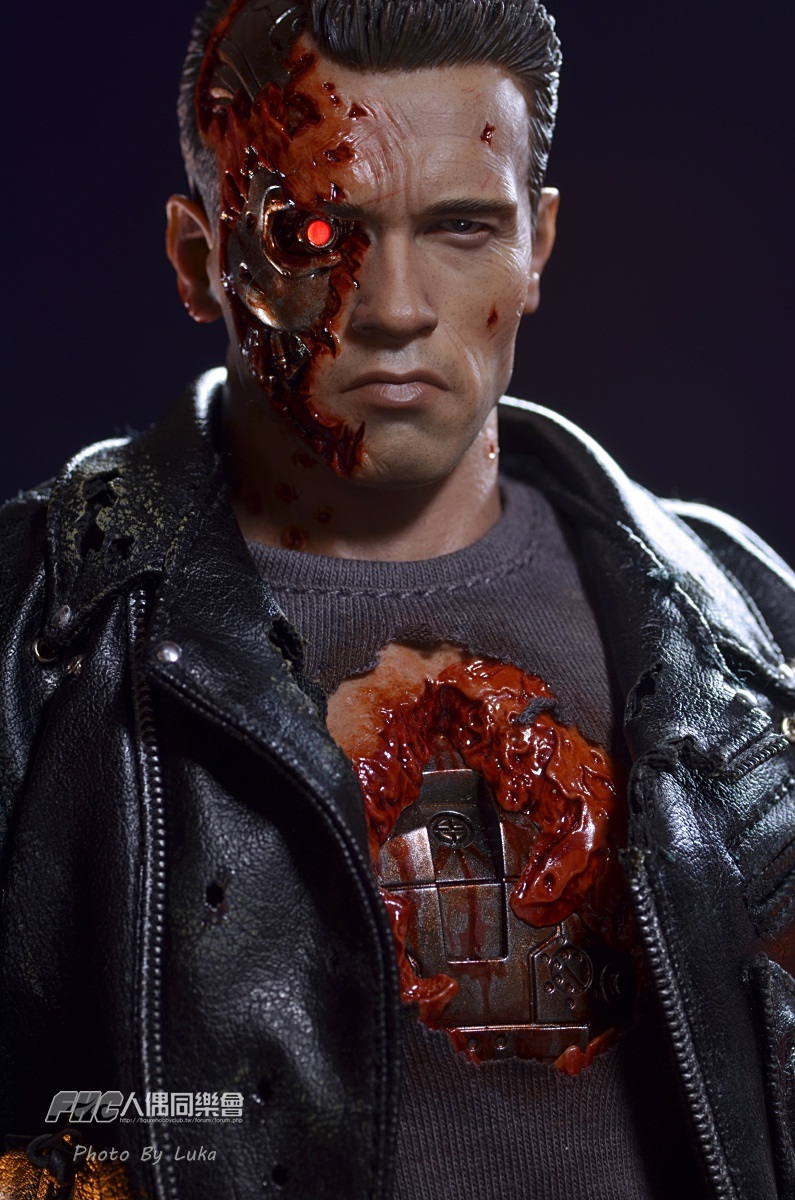 [HOT TOYS] DX13 Terminator 2 T-800 - 1/6 scale BATTLE DAMAGED - Página 38 144449idrdp770zbha4u3d