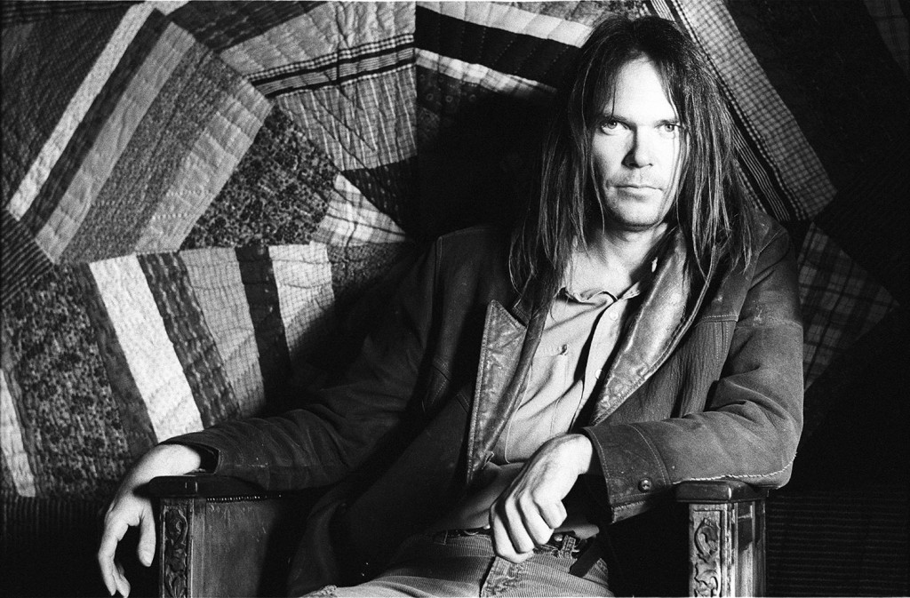 Tus fotos favoritas de los dioses del rock, o algo - Página 12 Neil-Young-1973